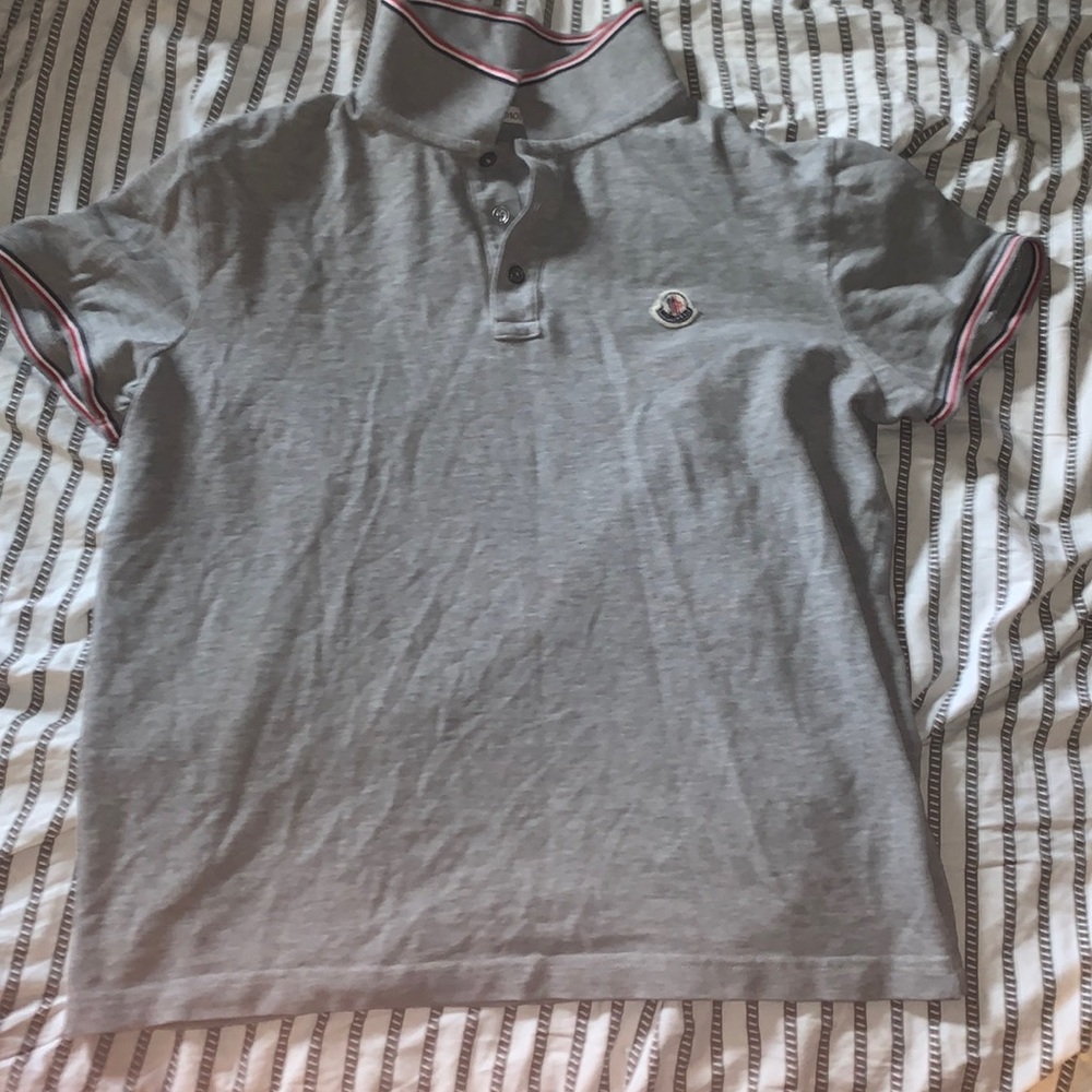 I’m selling this shirt because it doesn’t fit me it was only worn twice